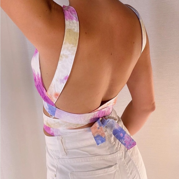 Tie Die Back Less Crop Top - Picture 3 of 4